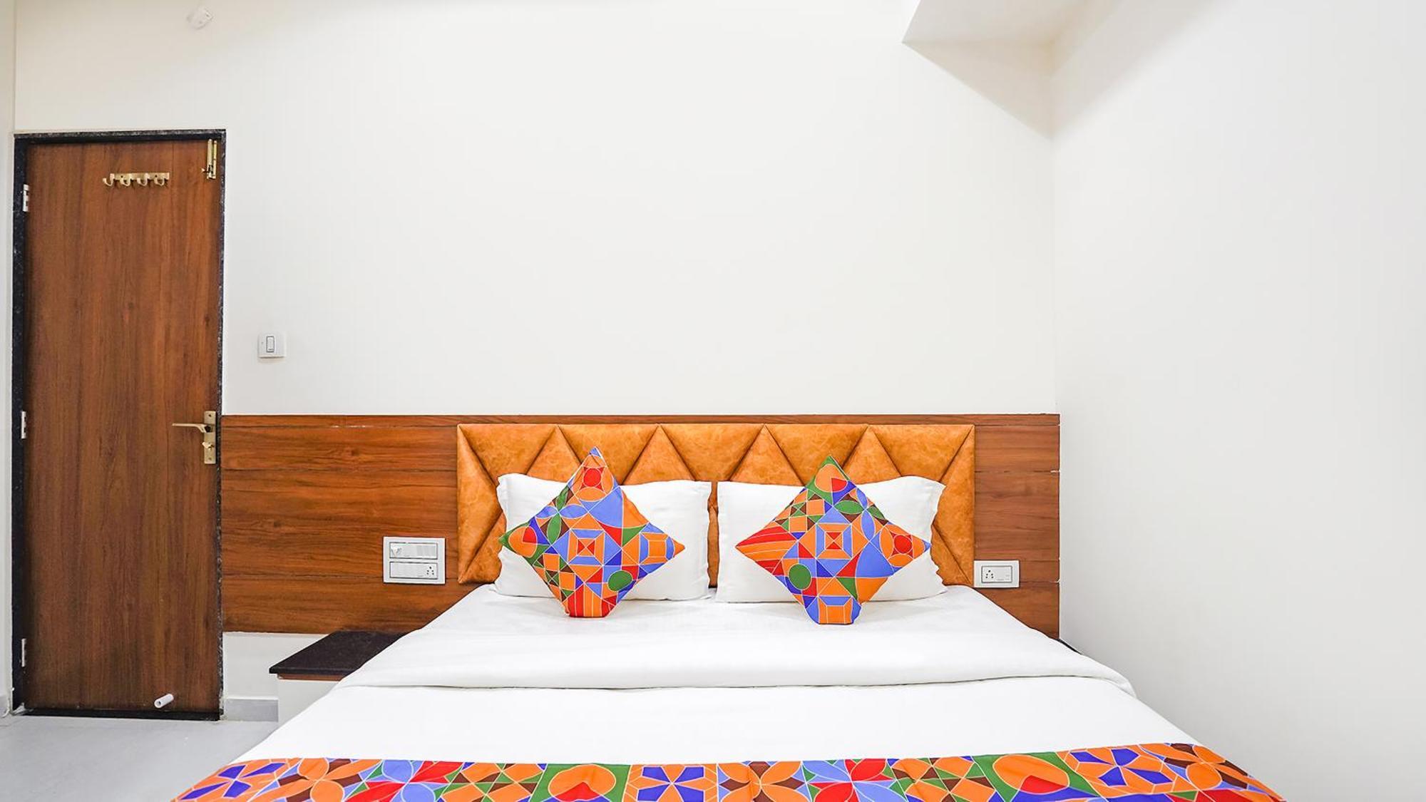 Fabhotel Vishala In Ahmedabad Exterior photo